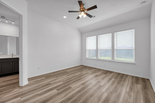 Building Photo - 551 Ruby Bnd Ln