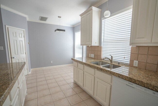 Building Photo - 1515 Drew St