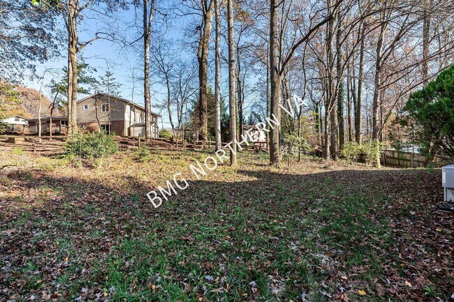 Building Photo - 5207 Gainsborough Dr
