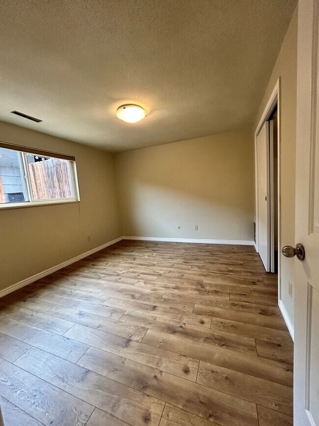 Building Photo - 2-Bed/1.5-Bath Longmont Townhome