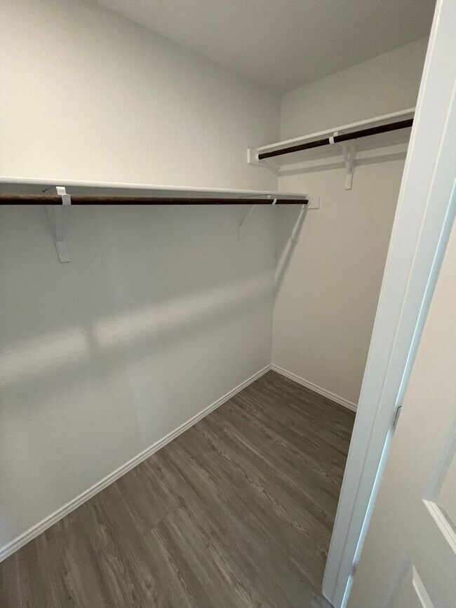 Building Photo - For Rent: Modern 3 Bed | 2 Bath | 2-Car Garage Home in Mission del Lago Community