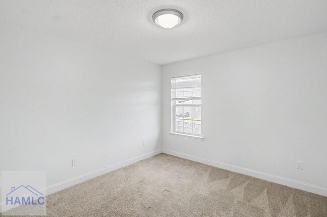Building Photo - 390 Fairview Cir