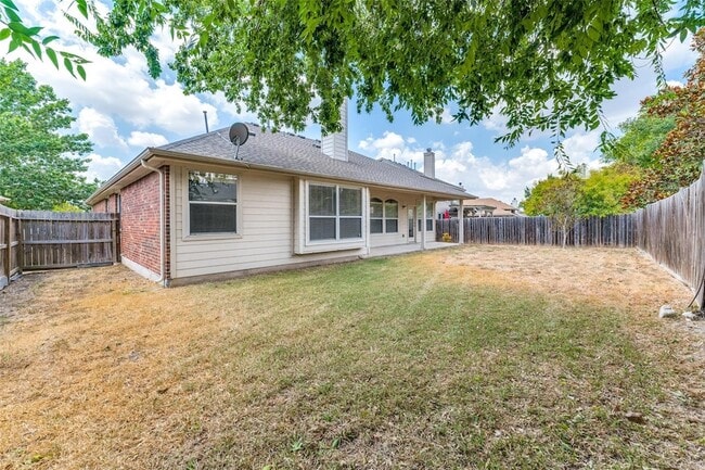 Building Photo - 2204 Speidel Dr