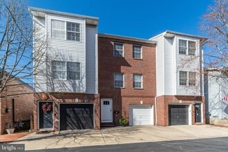 Building Photo - 62 Church St