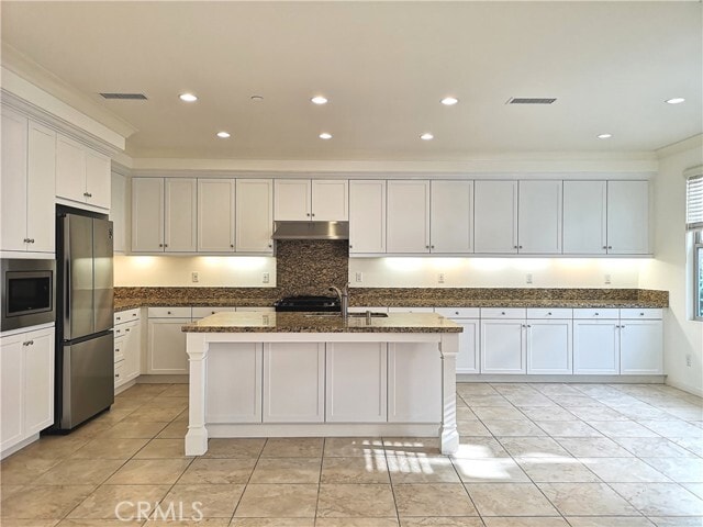 Building Photo - 27 Larkfield