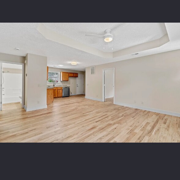 Building Photo - 1623 W Hovey St