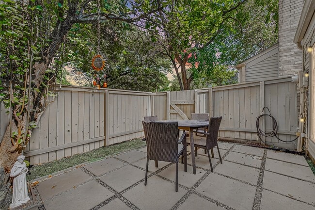 Building Photo - 1422 Chardonnay Dr