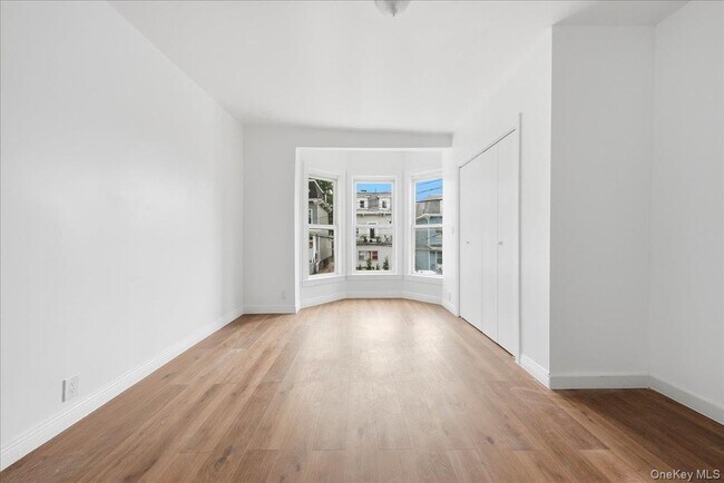Building Photo - 17 Lamartine Ave