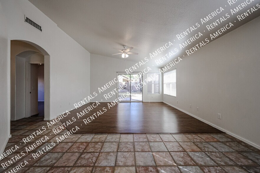 Building Photo - 3884 E Douglas Loop