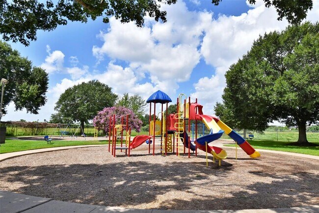 Building Photo - 2910 Walnut Springs Dr