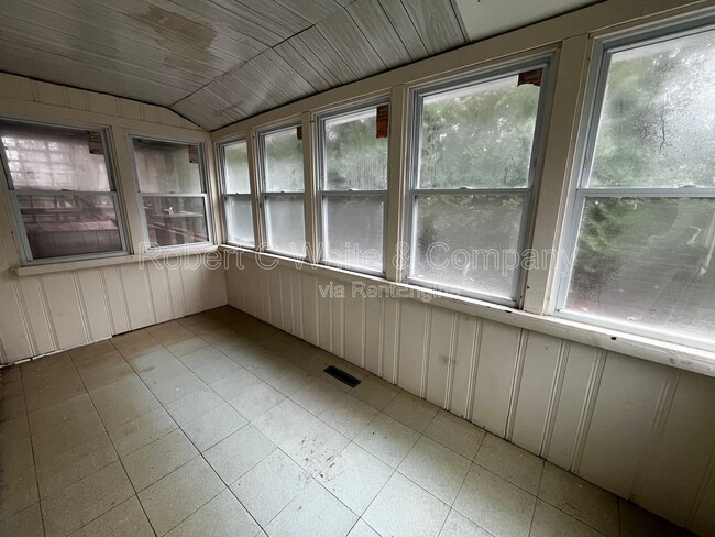 Building Photo - 98 N Grand St