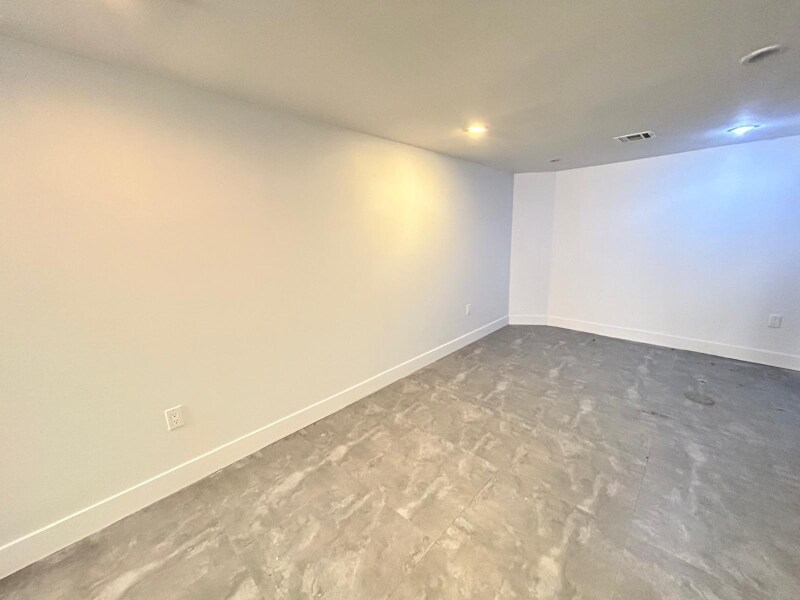 Building Photo - 398 Crescent St.