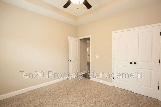 Building Photo - 7 Vineyard Dr