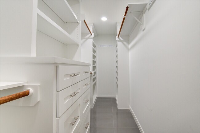 Building Photo - 10322 Lynbrook Hollow St