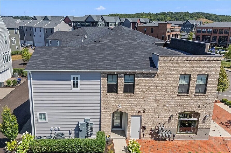 Building Photo - 303 Tillary Ln