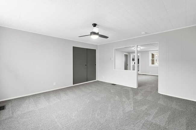 Building Photo - Beautiful 2 bedroom home in South Side Fla...