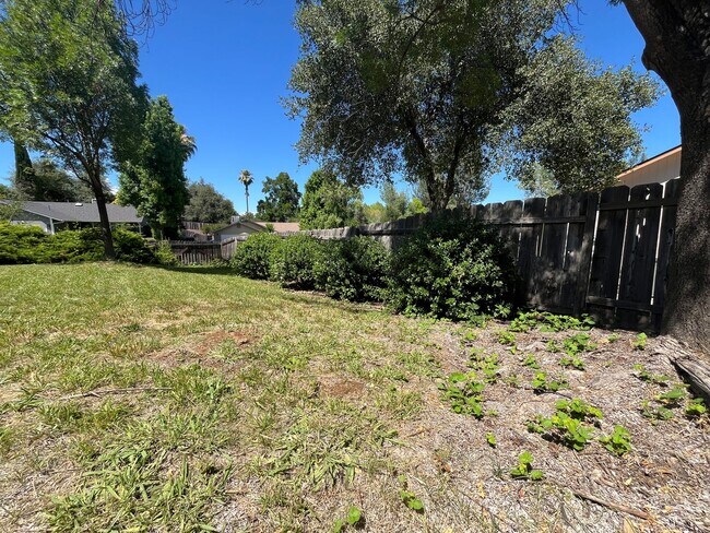 Building Photo - Mary Lake home! Must see!