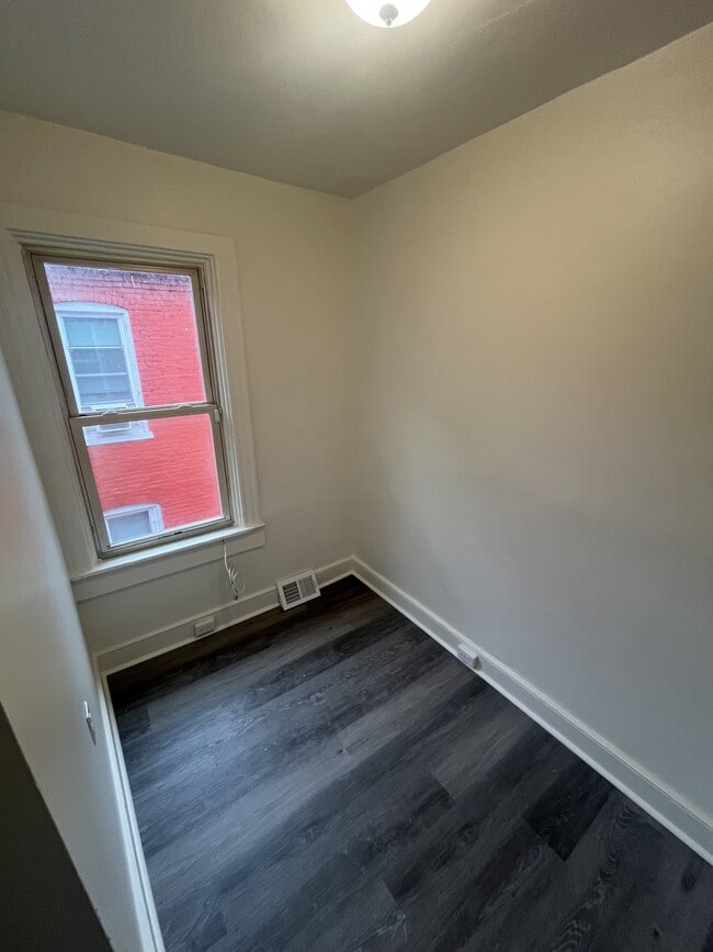 Building Photo - 542 Locust St