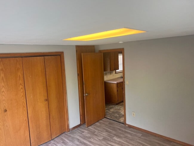 Building Photo - comfortable and convenient : 3-bedroom, 1-...