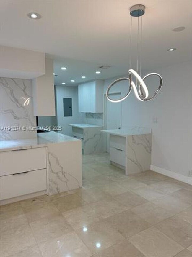 Building Photo - 251 Crandon Blvd