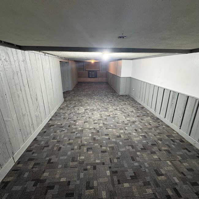 Building Photo - Spacious 3-Bedroom Home on Half-Acre Lot in Top-Rated Pleasant Valley School District!