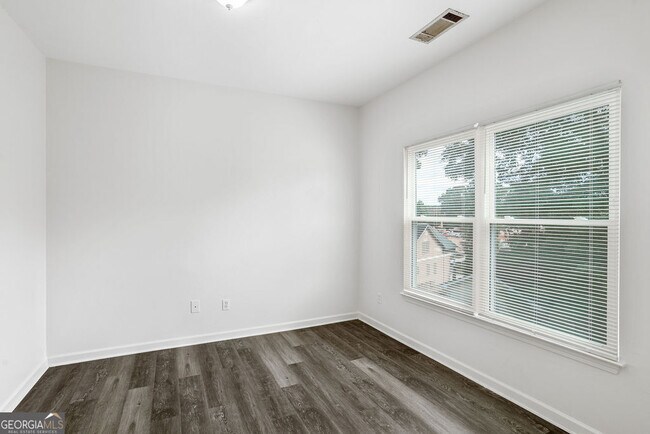 Building Photo - 2145 Hollywood Dr NW