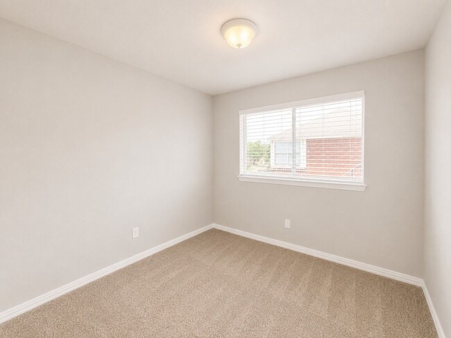 Building Photo - 432-434 Chestnut Lane