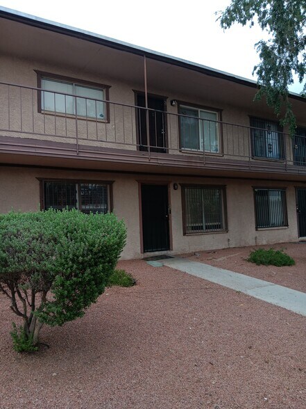 Primary Photo - 565 S Royal Crest Cir
