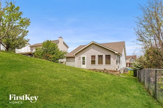 Building Photo - 650 Silver Maple Dr