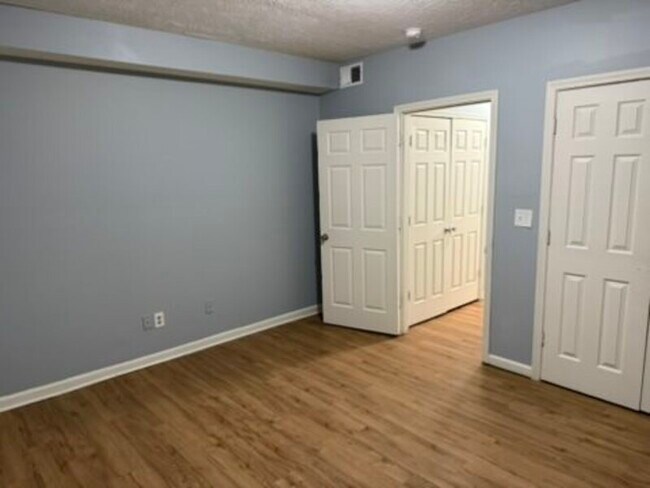 Building Photo - 1612 W Market St