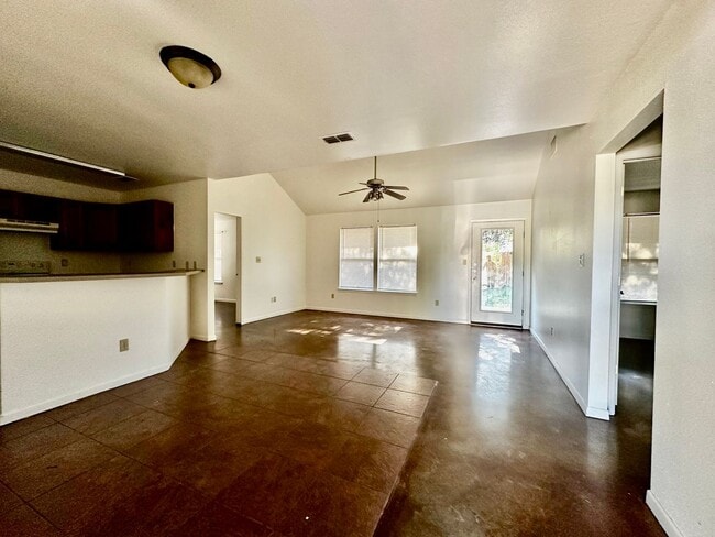 Building Photo - 3 Bedroom on Patriot