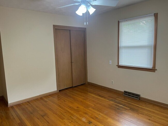 Building Photo - Charming 4 Bed 2.5 Bath Home With Nice Wooded Back Yard!