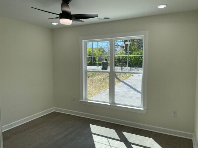Building Photo - 922 Culbreth Ave