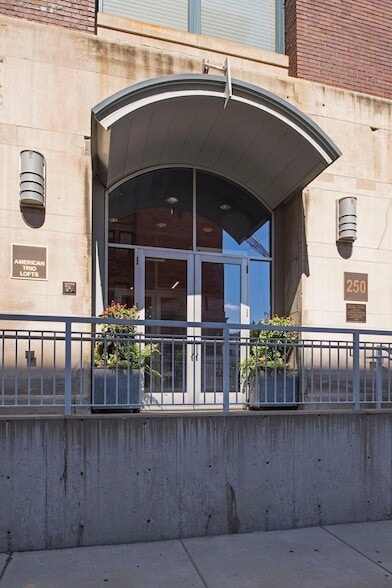 Building Photo - 250 Park Ave