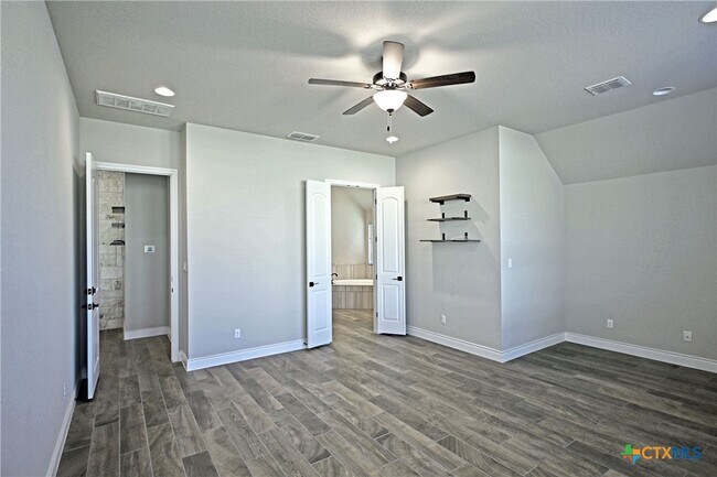 Building Photo - 588 Vale Ct