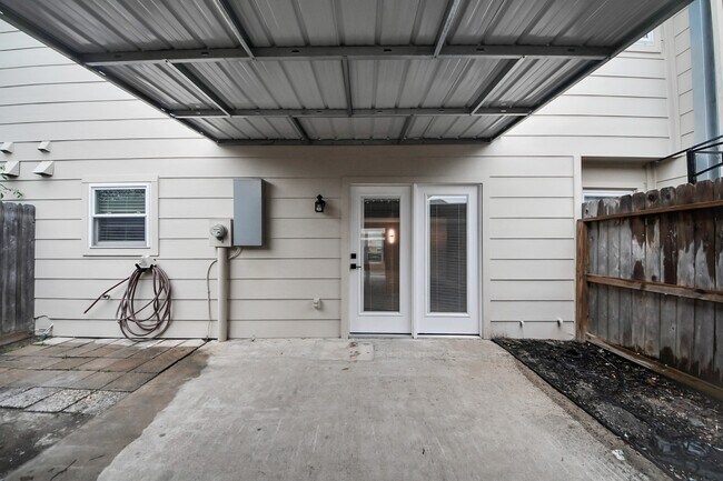 Building Photo - 14647 Perthshire Rd