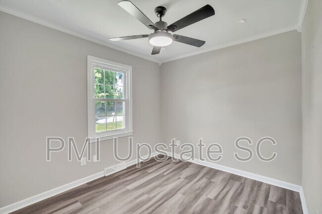 Building Photo - 120 Abbotsford Dr