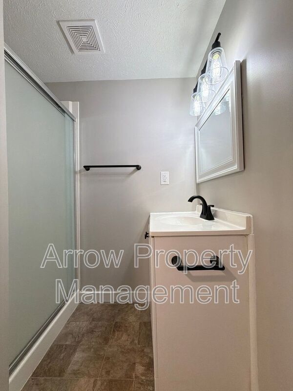 Building Photo - 126 S 28th St