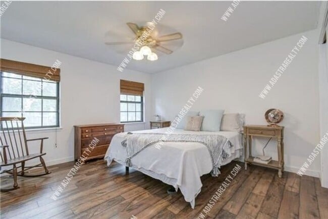 Building Photo - Gorgeous Blue Springs Home-Available in SEPTEMBER!!
