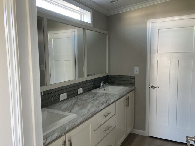 Building Photo - 3630 Vine Trl