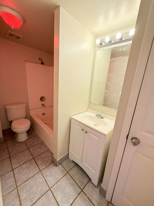 Building Photo - Beautiful UPDATED 3bd 2ba Home in Penn Hills!