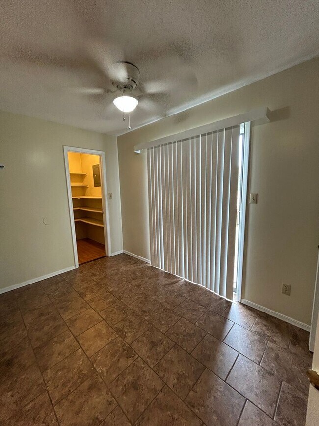 Building Photo - 2209 S Hartford Cove