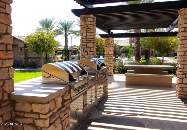 Building Photo - 1914 N 140th Ave