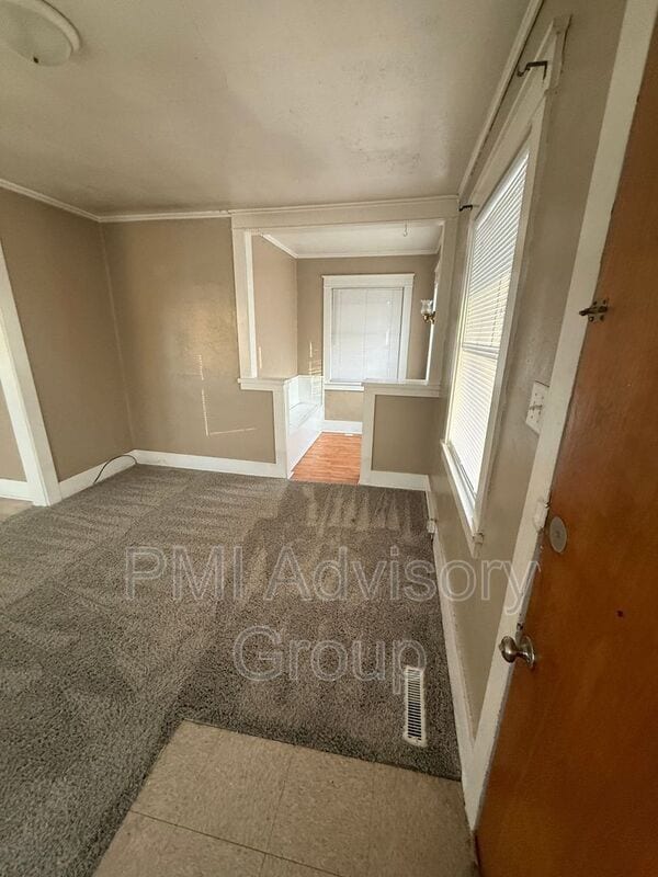 Building Photo - 2017 SW Van Buren St