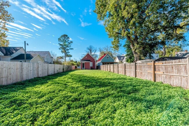 Building Photo - 1 bed/1 bath house for rent close to Downtown Augusta, with off-street parking!