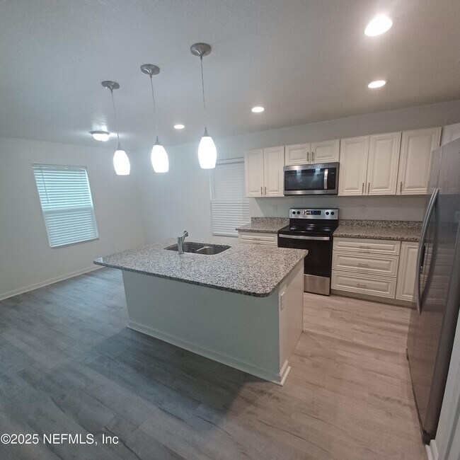 Building Photo - 4840 Kenneth St