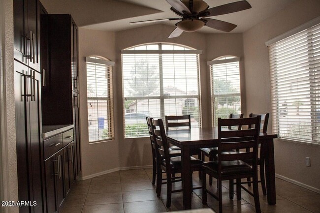 Building Photo - 1091 W Kingbird Dr
