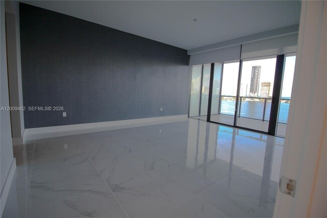Building Photo - 5000 Island Estates Dr