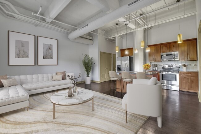 Building Photo - 100 South