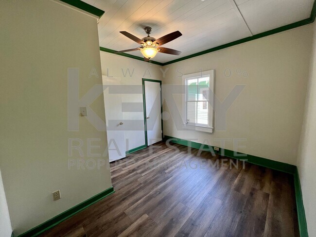 Building Photo - 2 Bedroom, 1 Bathroom House in Freetown!